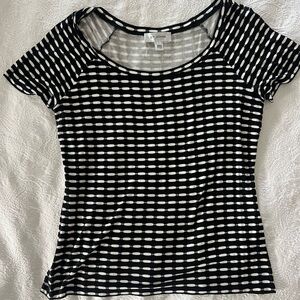 St. John Black & White Short Sleeve Scoop Neck Patterned Top